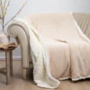 Manta Fluffy Deluxe con Sherpa Beige (127×152 cm) – Doral