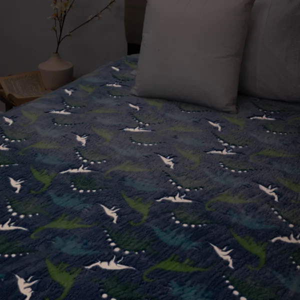 Frazada Flannel Magic Glow Deluxe 1,5 Plz – Azul Dinosaurio – Doral - Imagen 3