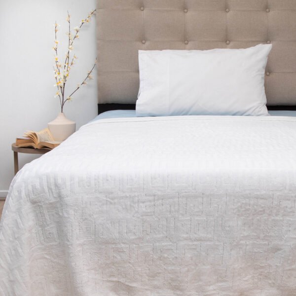 Frazada Flannel Outboss Deluxe 1,5 Plazas Blanco Doral