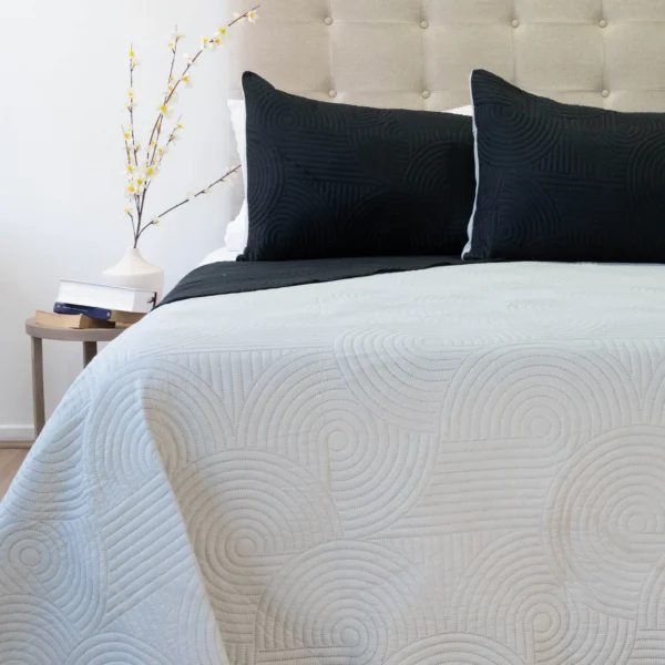 Cubrecama Quilt Reversible Bi Color 2 Plazas Doral 220×240 cm GRIS/NEGRO - Imagen 2