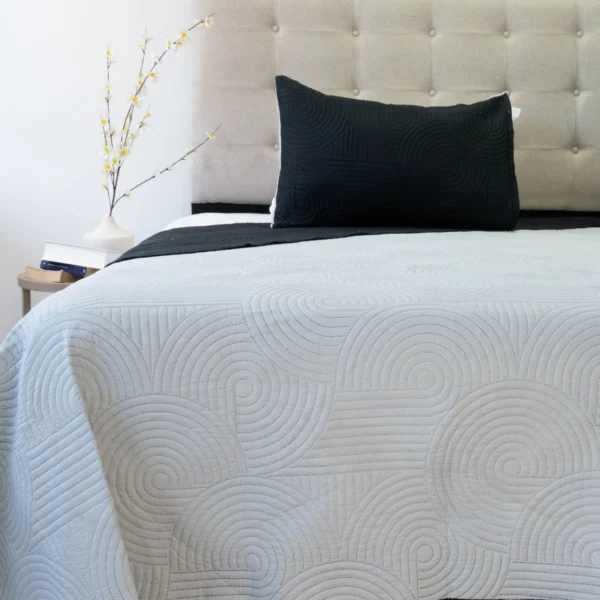 Cubrecama Quilt Reversible Bi Color Plaza y Media Doral 170×240 – GRIS/NEGRO - Imagen 2